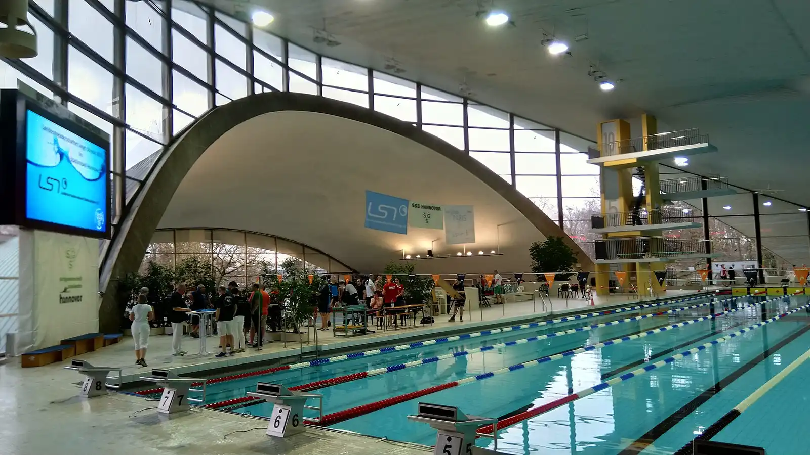 Hallenbad in Münster mit Sportbecken und Bahnen